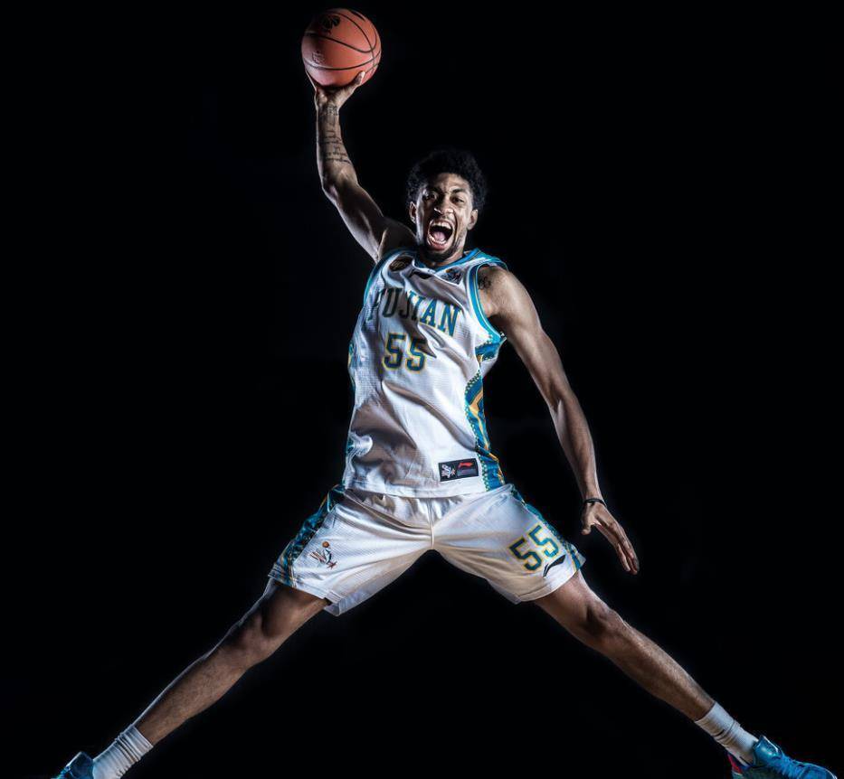 克罗地亚代表团夺冠成为耀眼新星